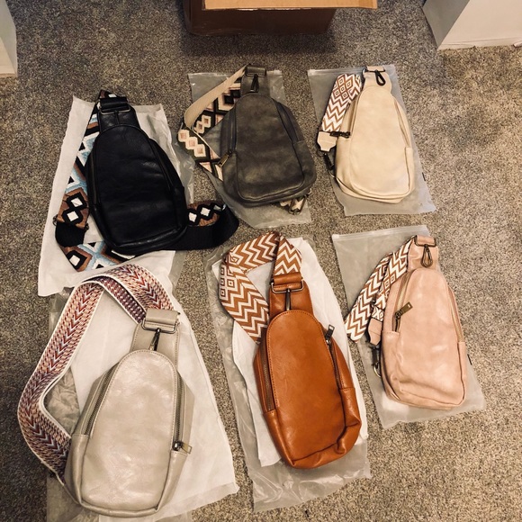 **SOLD** *NEW* Cute crossbody/sling bag with patterned adjustable strap - Picture 2 of 4